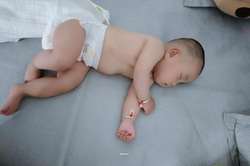 惠东宝宝拉屎有黑色颗粒